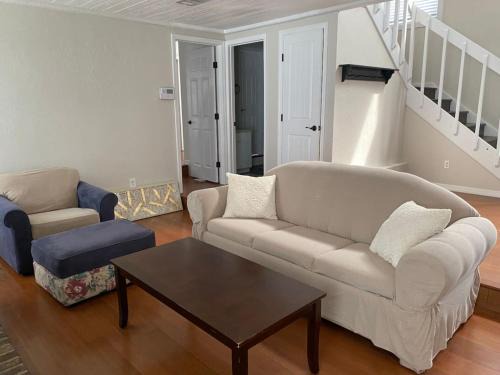 Relaxing 3 bed 2 bath Wifi by the Intercostal