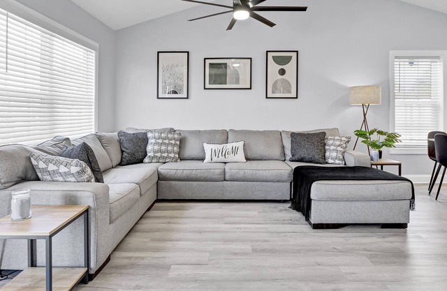 Relaxing 3 Bedroom Home Close to Beach & Airport!