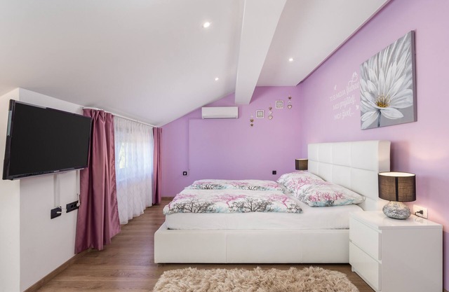 Relaxing 3 br apartment with sea view