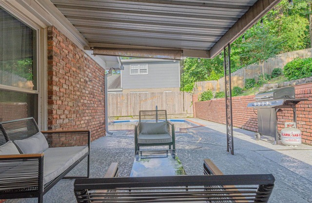 Relaxing 3BR Getaway: Pool, Game Room & Pool Table