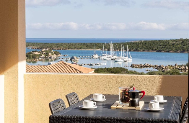 Relaxing BaiaDeBahas 1BedApt Bilo4 sleeps4 SeaView