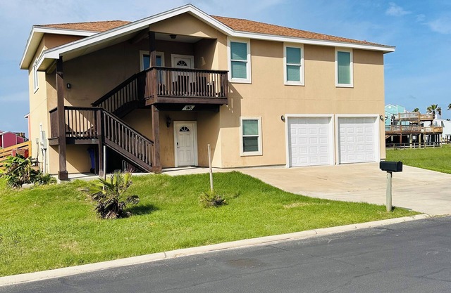 Relaxing Beach House on Mustang Island. STRP #2024-017250