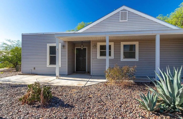 Relaxing Corner -Huge backyard - Hot Tub and Views