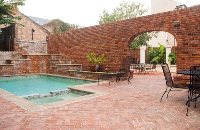 Relaxing French Quarter Balcony Suite – Steps from Top NOLA Attractions