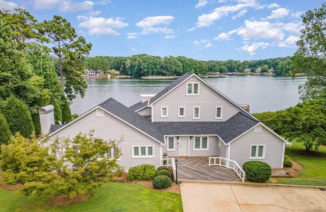 Relaxing Lakefront Home with Brand New Dock and Immaculate Vibes