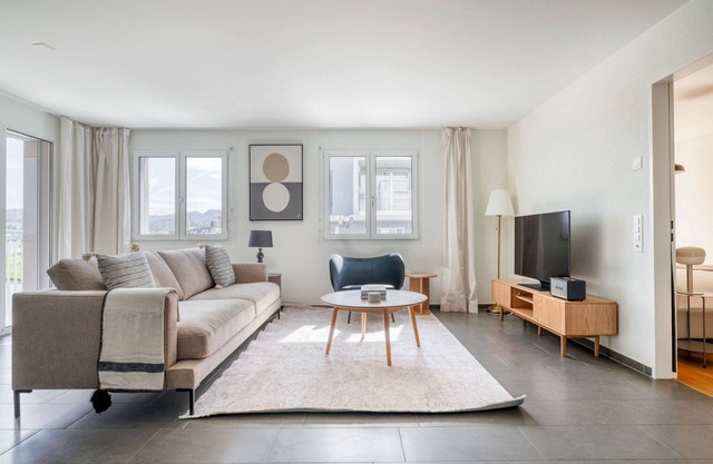 Relaxing Leimbach 2BR w/Storage & Shared Garden, nr Train, by Blueground