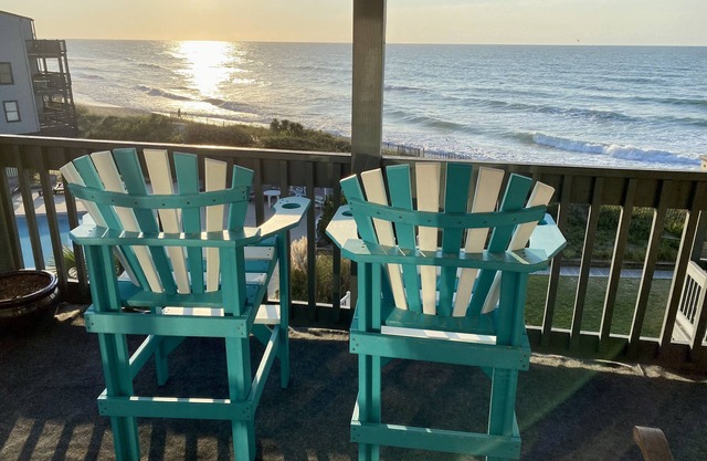Relaxing Oceanfront Condo w Priv Beach Access, Pool, Elevator. Linens Included