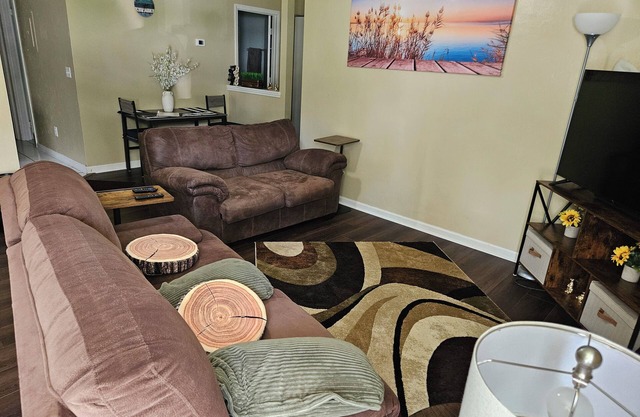 Relaxing Retreat House on Chateau Lane 2 Bed/2 Bath near FSU and FL Capital