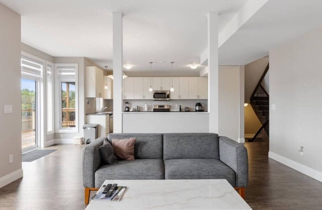 Relaxing Retreat: Office, Patio, Nature & Netflix