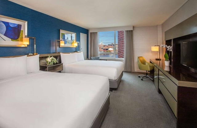 Relaxing Room in central Cambridge w/Pool & Charles River Views