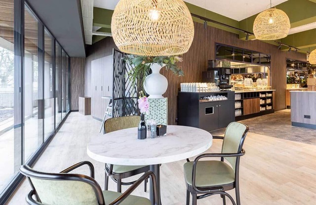 Relaxing Stay with Private Balcony & Garden Views Near Giethoorn