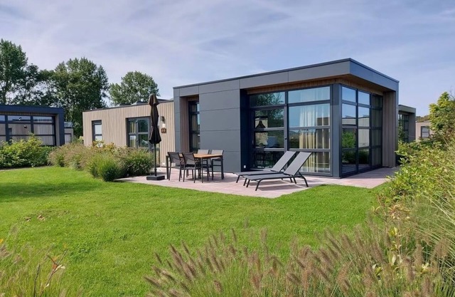 "Relaxing vacation in the Enkhuizer Strandhuis with sea view!"