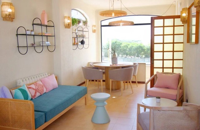 Relish in Modern-Style Comfort! Sun Terrace, Beachfront and Pets are Welcome!