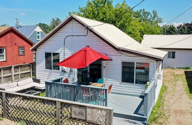 Remi-Loo's Bay Escape: Cottage in Sunset Bay