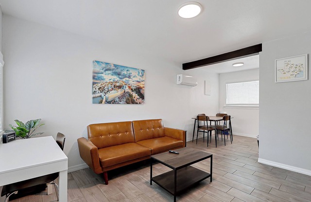 Remodeled 1 Bed Apt in Gated Com Unit 2n