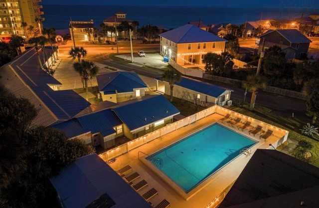 Remodeled Beach Hotel w/Pool 4N