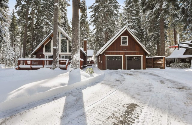 Remodeled Cabin - Walk to Beach, Hot Tub