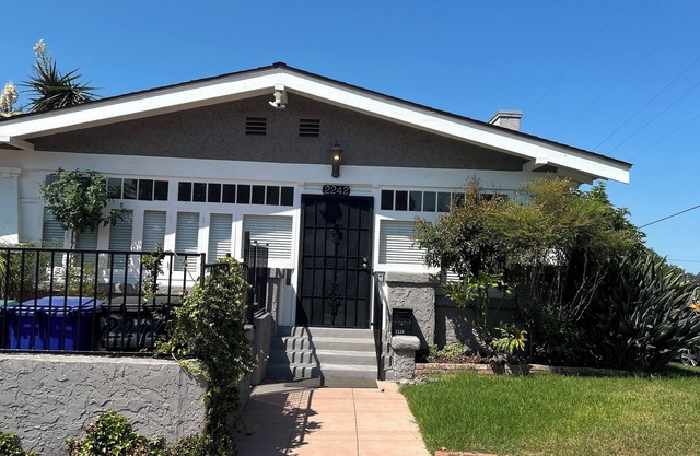 Remodeled Craftsman In Heart Of South Park w/ OFF STREET PARKING SPACEn