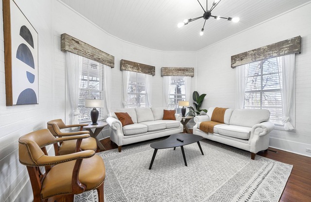 Remodeled Historical Home in Downtown Warm Springs