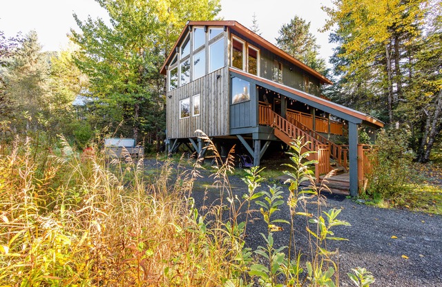 Remodeled home with private hot tub, gas grill, & stunning views - walk to lifts