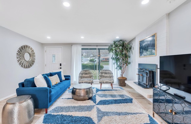 Remodeled House - Close to Lagoon, Hill AFB, and hiking trails. Pet-friendly!
