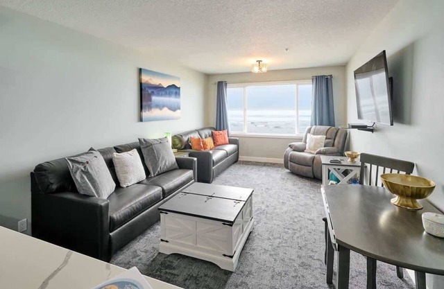 Remodeled Oceanfront Suite - Indoor Pool and Ocean Views!