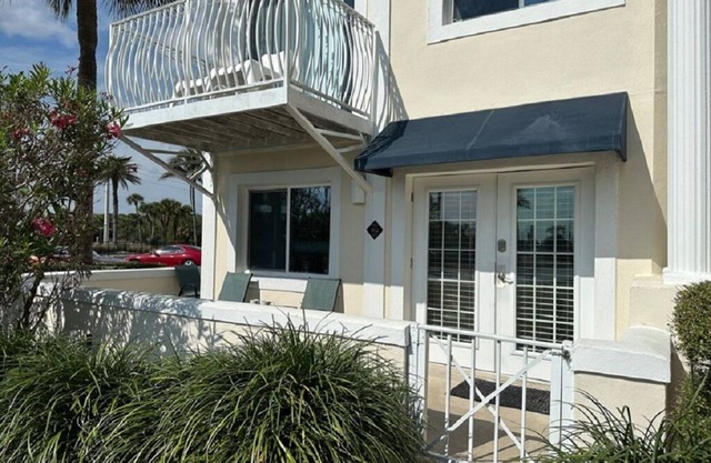 Remodeled Patio Condo - Pool, Hot Tub, Beach Access, Sleeps 6