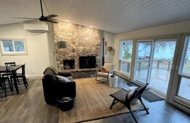 Remodeled Private Lakeside Cabin