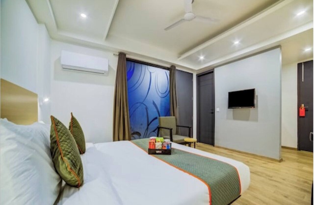 Remodeled Townhouse for Luxurious corporate stays near sector 57, Hongkong Bazar