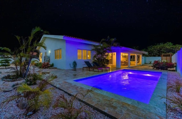 Remodeled Villa w/3BR & Private Pool @ Esmeralda