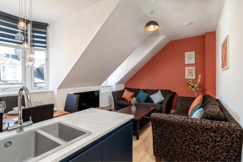 Remodelled Luxury 3 Bed Apartment