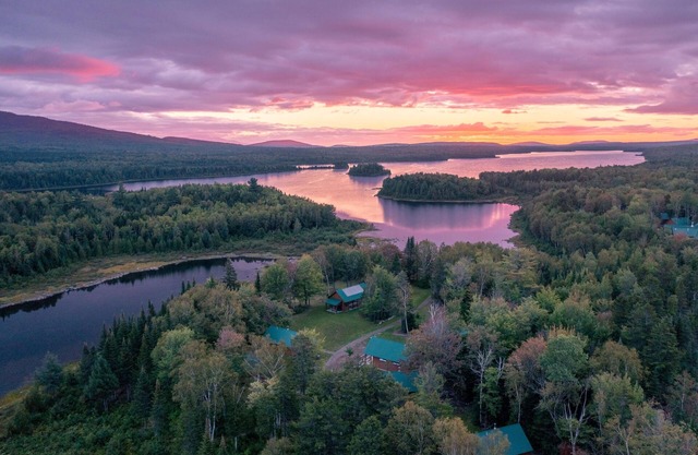 Remote Lakeshore Cabin, Canoes/Kayaks, Kitchenette, Shared Bathroom and Sauna