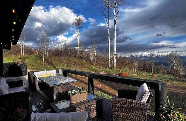 Remote Mountain Cabin amazing views,FITNESS GYM , WiFi, above Glenwood Springs