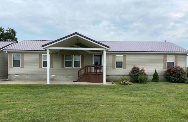 Rend Lake Lodge, short and long term rental, utilities included. ￼
