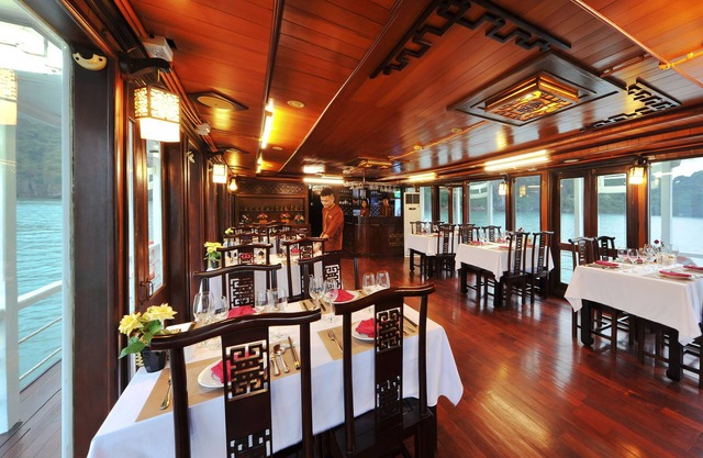 Renea Cruises Halong