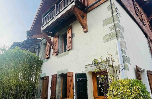 Renovated 19th-century farmhouse, perfect for short or extended stays.