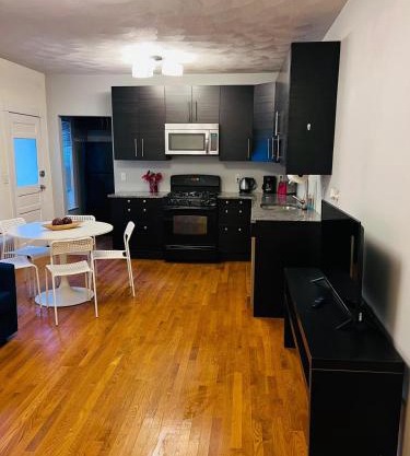 Renovated, 10 Min from the city