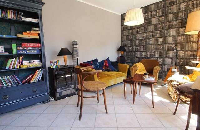 Renovated 18th-century cottage, pets allowed, enclosed garden