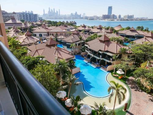 Renovated 1BR Haven in 5 Star Resort