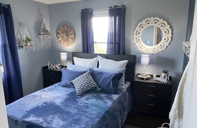 Renovated 2 Bedroom with King Bed, Pets Welcome, Washer & Dryer