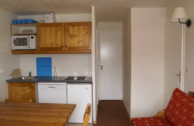 Renovated 2-room apartment with balcony 50m from slopes