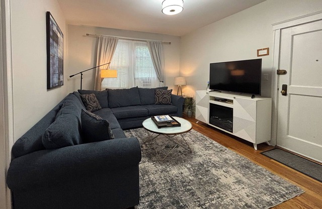 Renovated 2Bed, 0.5 mile to Longwood Med Hospitals