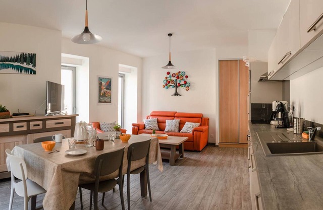 Renovated 3-bed apartment, downtown Cauterets
