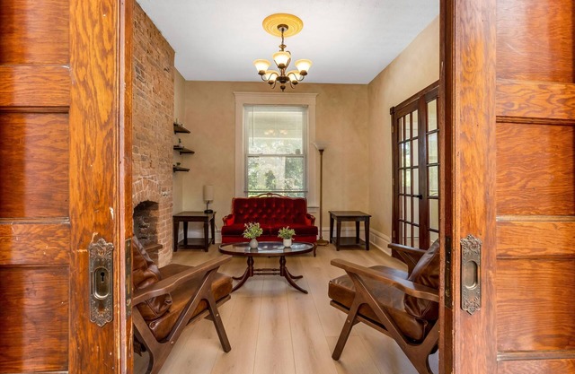 Renovated 3BD/2.5 BA On Franklin Park Conservatory! Private Gate to East Market