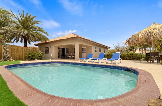 Renovated 3BR Home ~Private Pool~Close 2 Beach~BBQ