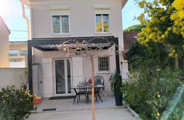Renovated 3BR Villa, Garden, BBQ, Parking, 300m to Beach