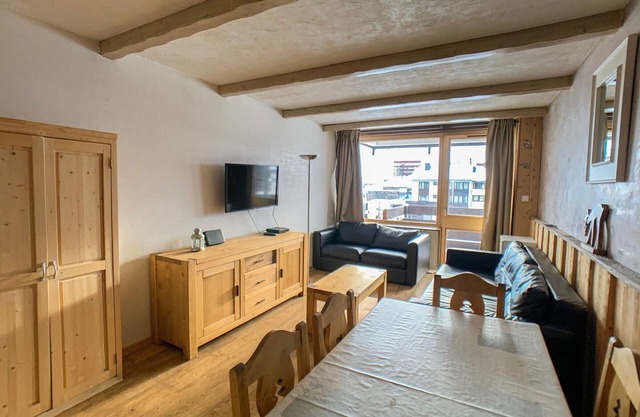 Renovated Apartment · Near Shops & Slopes · Sleeps 8 · South-Facing Balcony