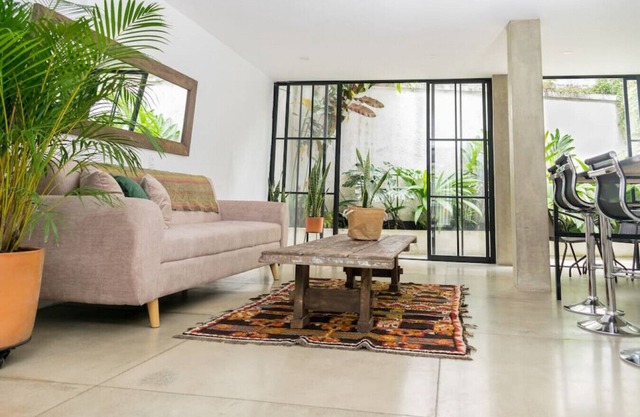 Renovated APT Perfect for Romantic Weekend Getaway