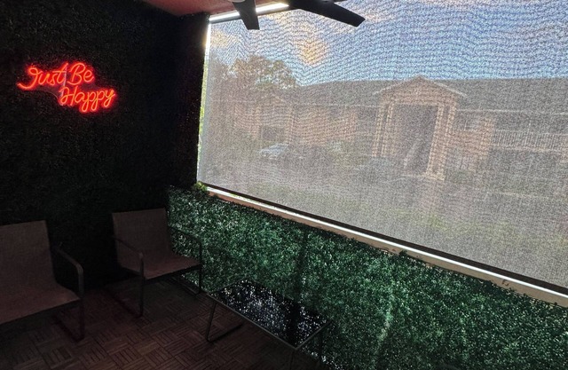 Renovated Bonita Springs Getaway - Pool Gym Beaches Historic Downtown