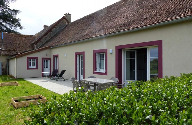 Renovated Bourbonnaise House with Private Courtyard and Peaceful Terrace